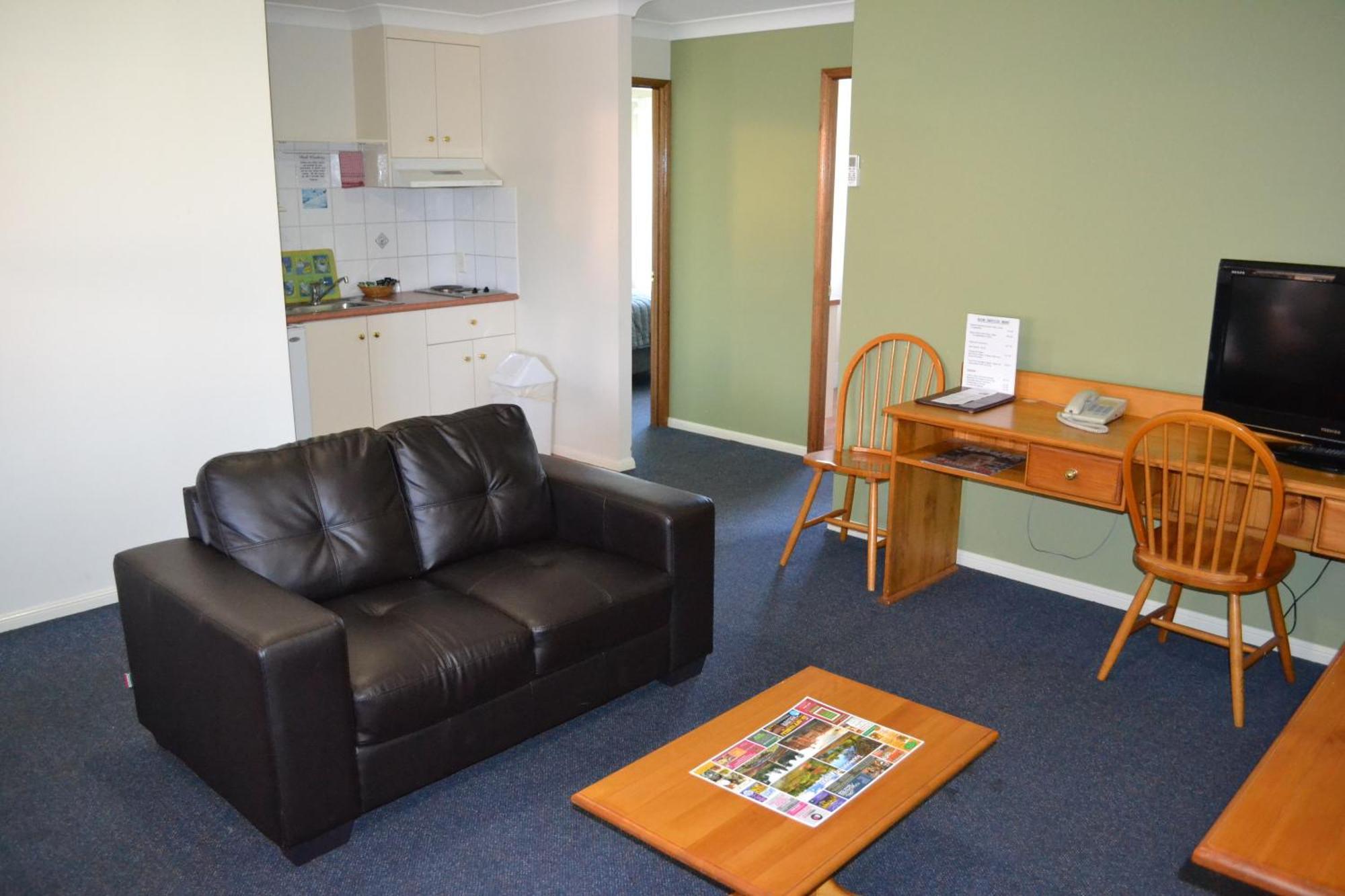 Asters On James Motor Inn Toowoomba Room photo